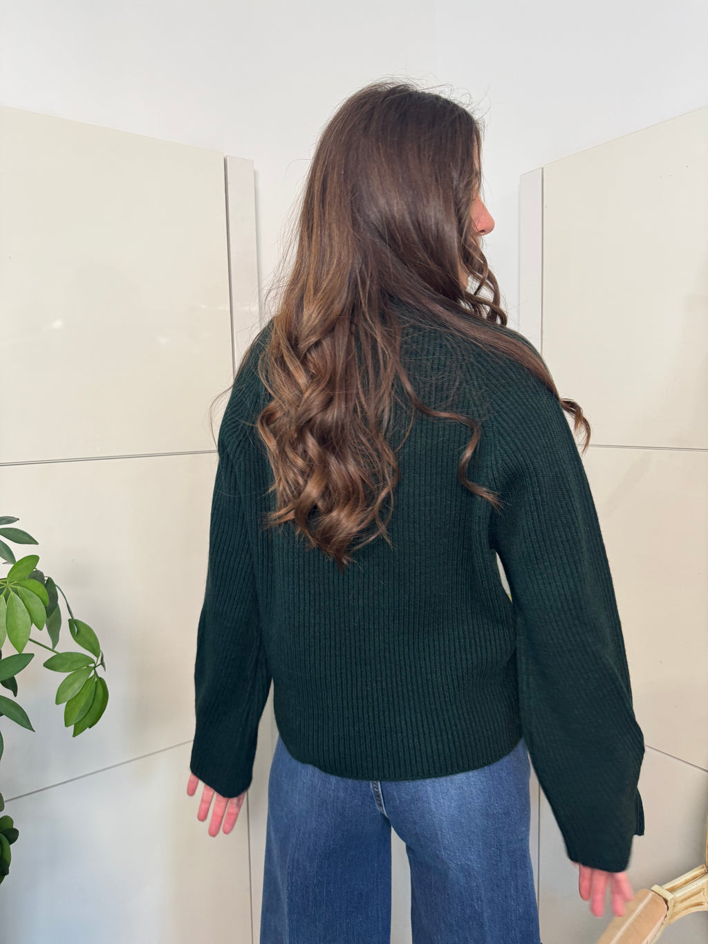 Maglione verde a costine con bottoni oro,  manica raglan- Motel