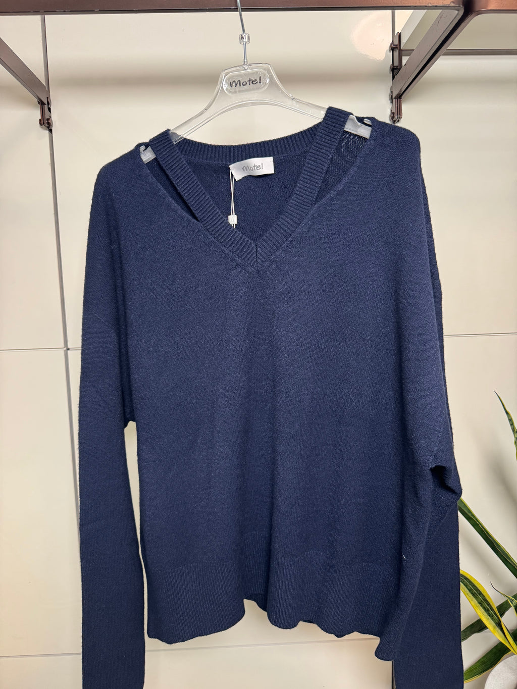 Maglione scollo V con dettaglio- Motel