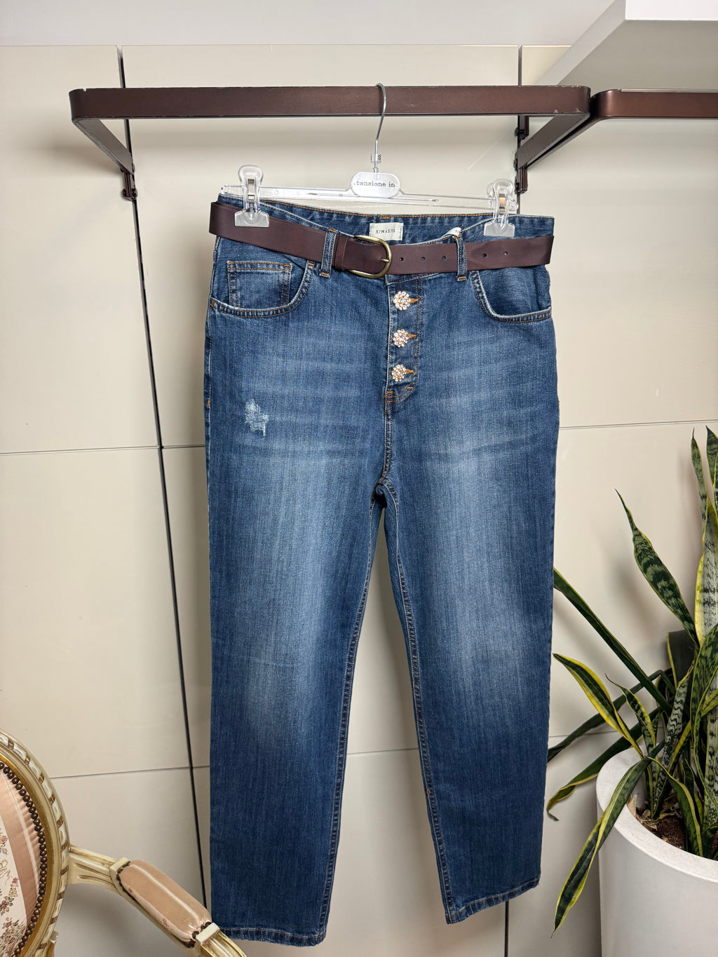 Jeans 5 tasche, bottoni gioiello e cintura- Susy Mix