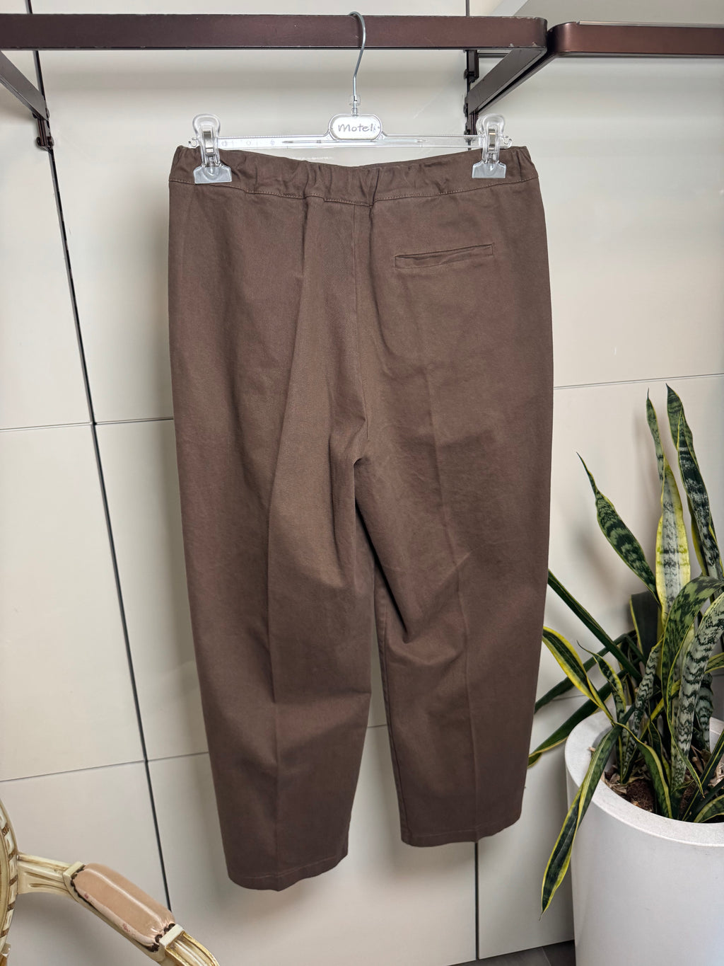 Pantalone cotone pesante, zip e bottoncino, elasticato dietro,colore moro- Susy Mix