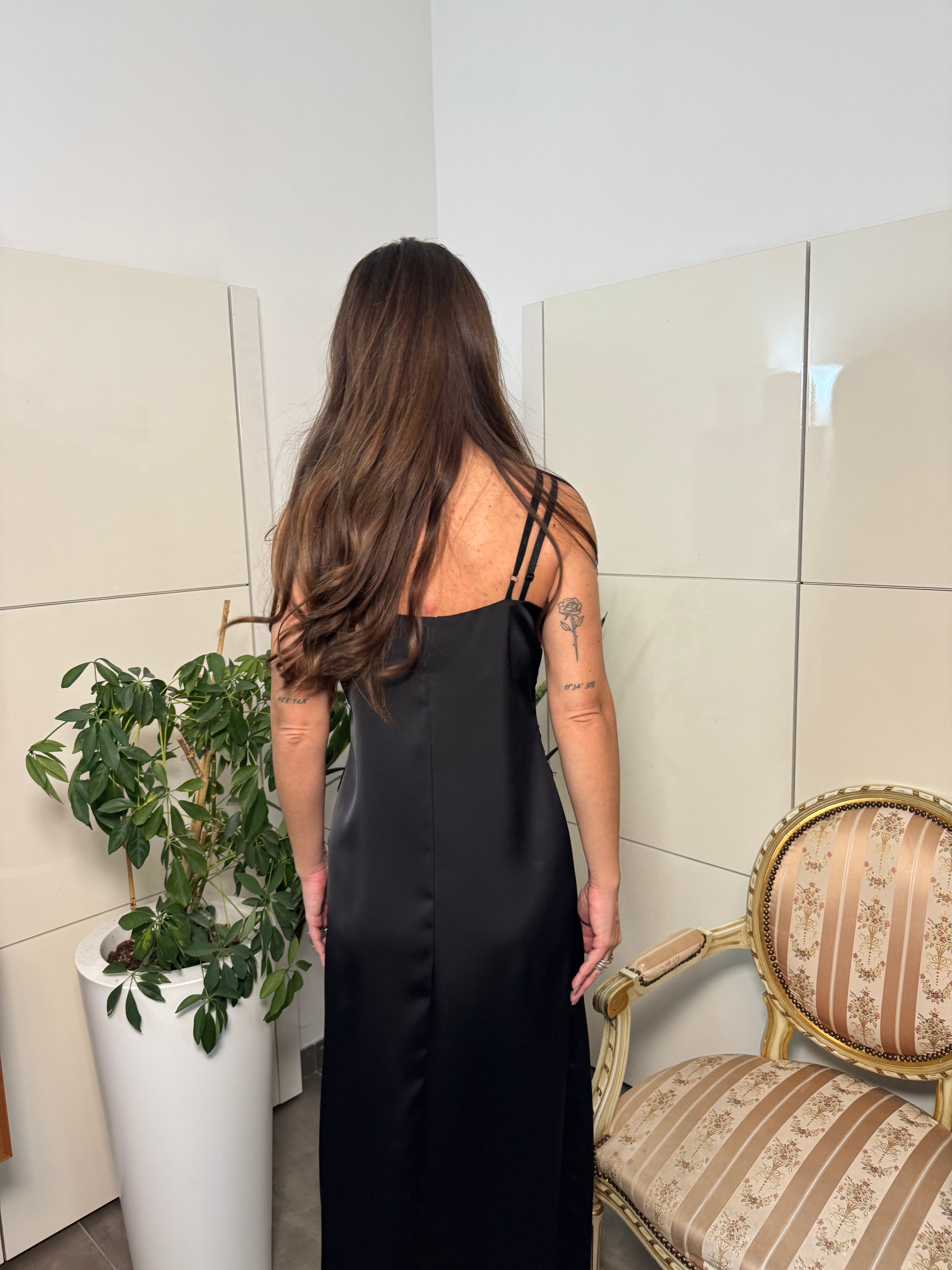 Abito nero saten con pizzo-Tensione In