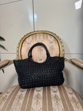 Borsa nera intrecciata di pelle
