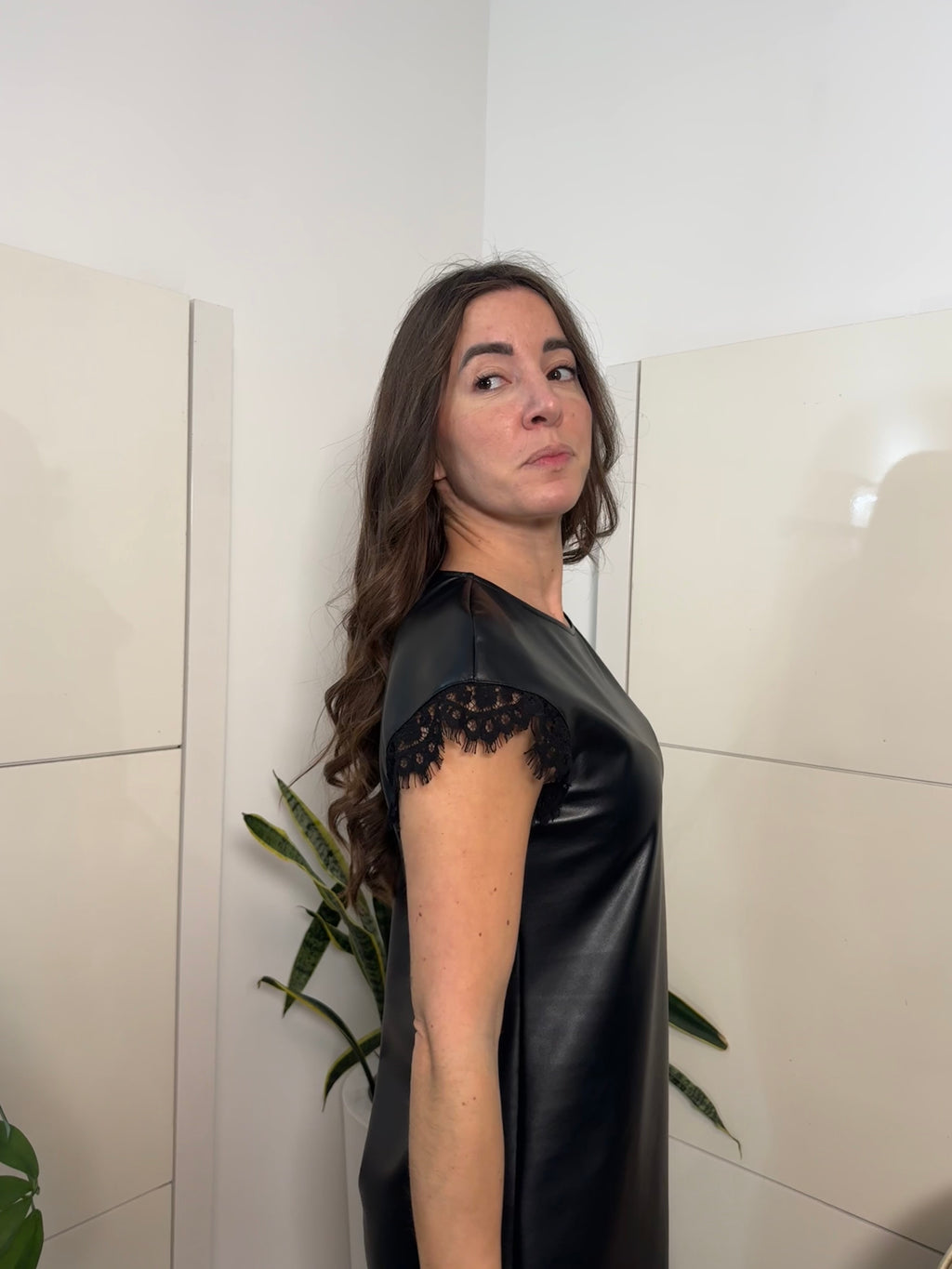 Abito ecopelle dettaglio pizzo -Motel