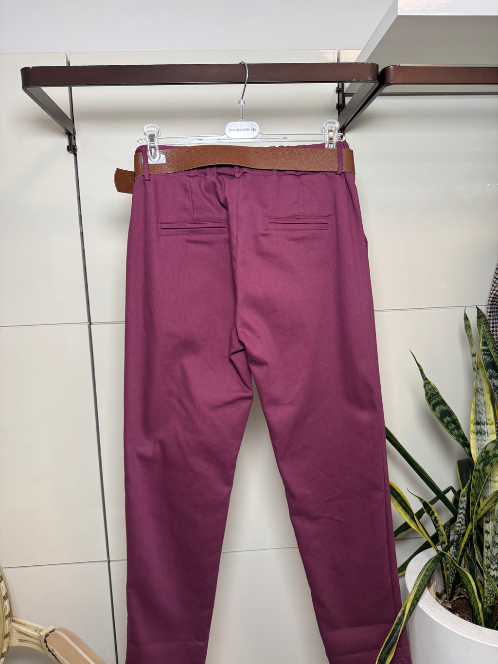 Pantalone con elastico in vita e cintura marrone, color amarena- Susy Mix