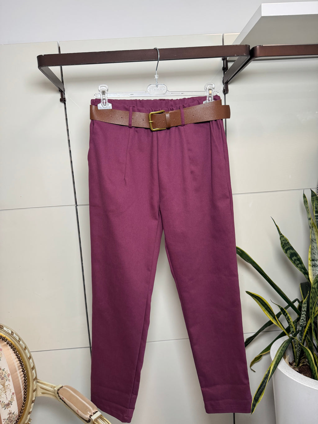 Pantalone con elastico in vita e cintura marrone, color amarena- Susy Mix