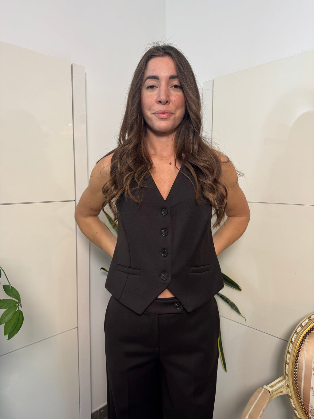 Gilet con cravatta, marrone- Tensione in