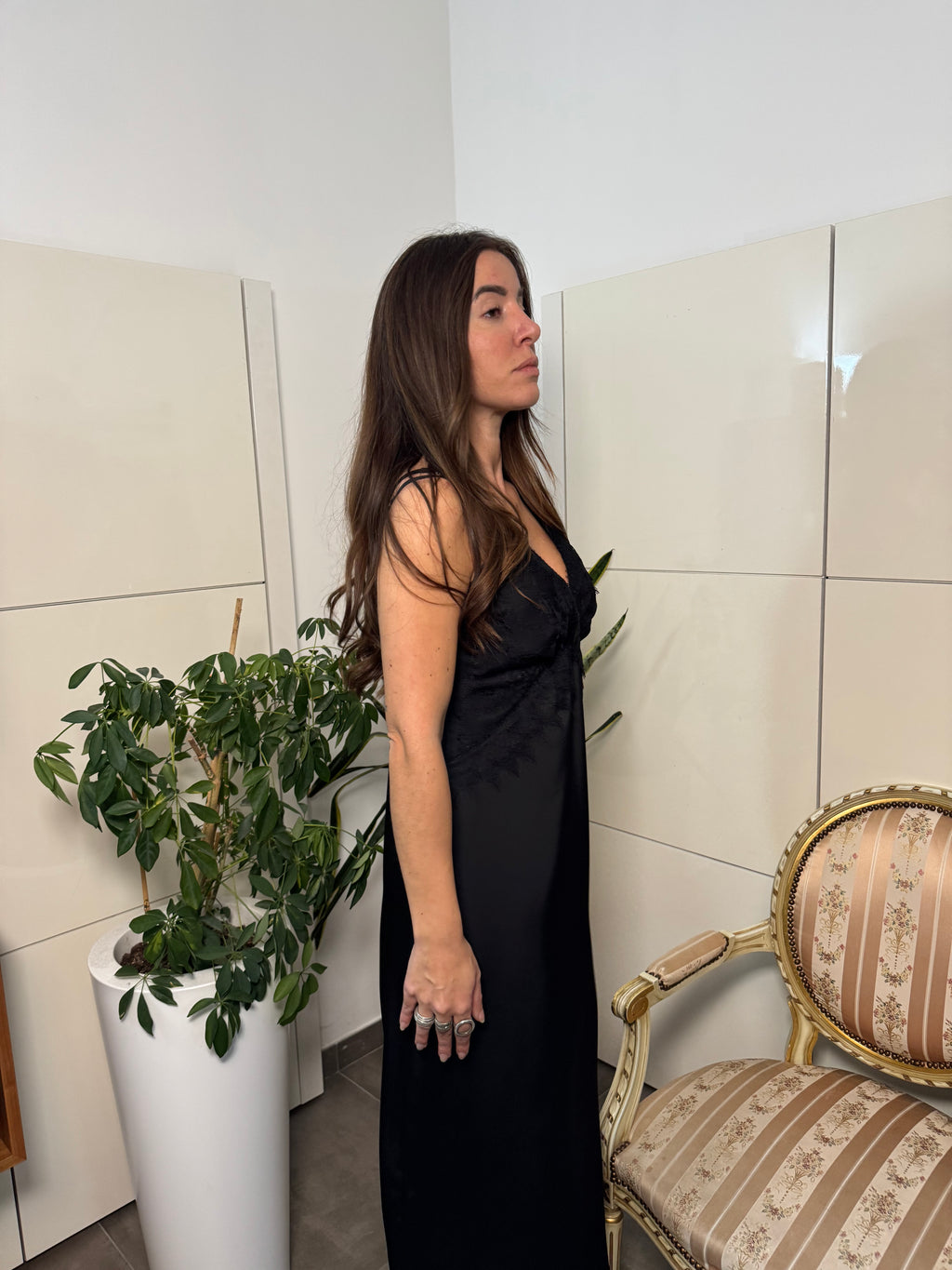 Abito nero saten con pizzo-Tensione In