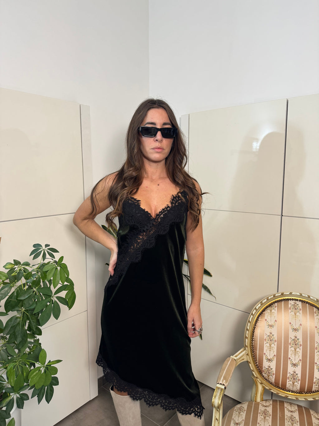 Abito velluto verde dettaglio in pizzo nero- Motel