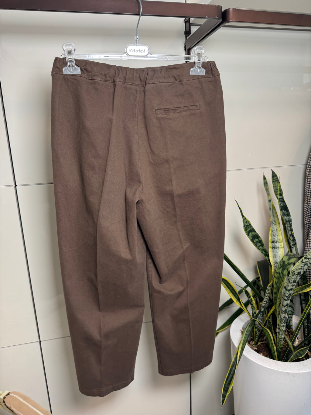 Pantalone cotone pesante, zip e bottoncino, elasticato dietro,colore moro- Susy Mix