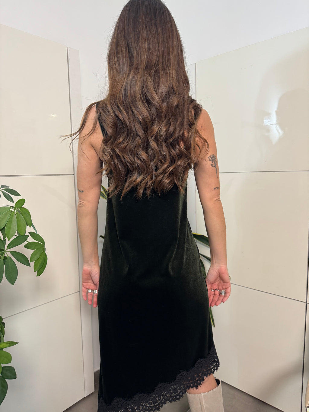 Abito velluto verde dettaglio in pizzo nero- Motel